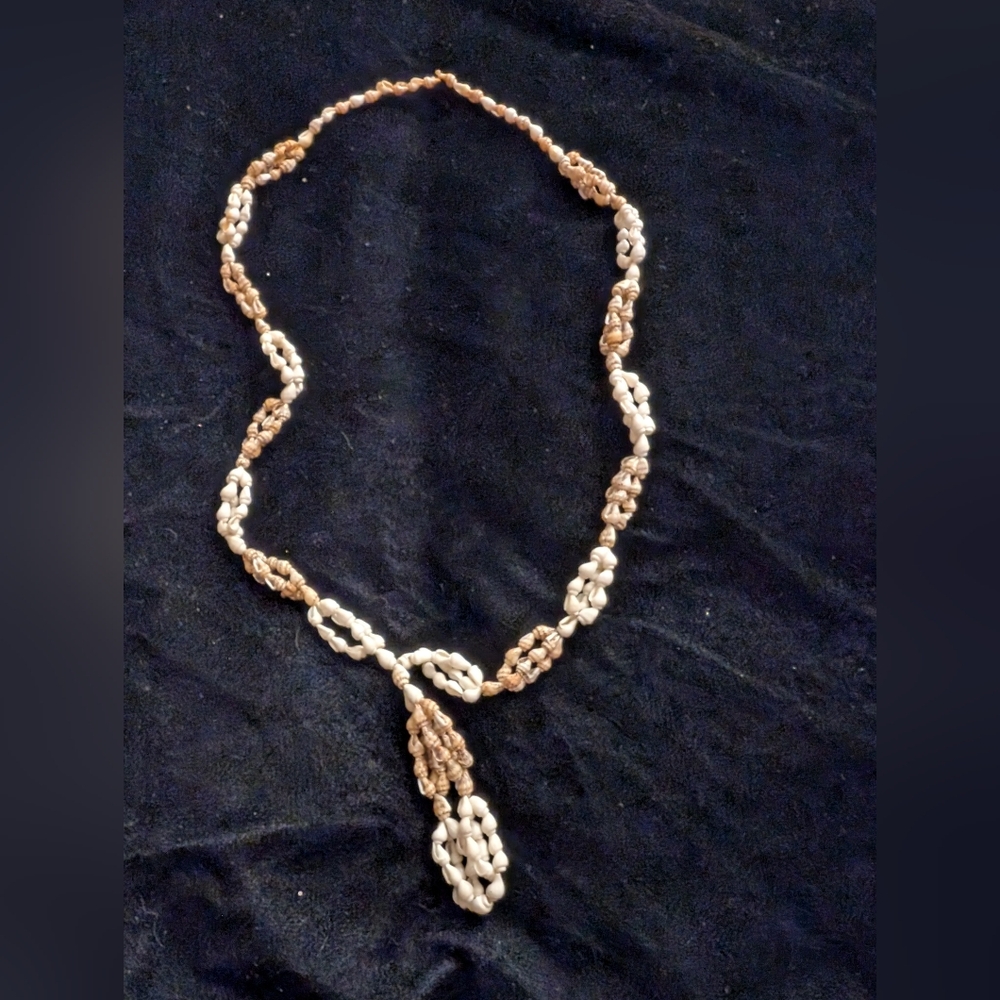 Vintage authentic Philippines handmade shell necklace S